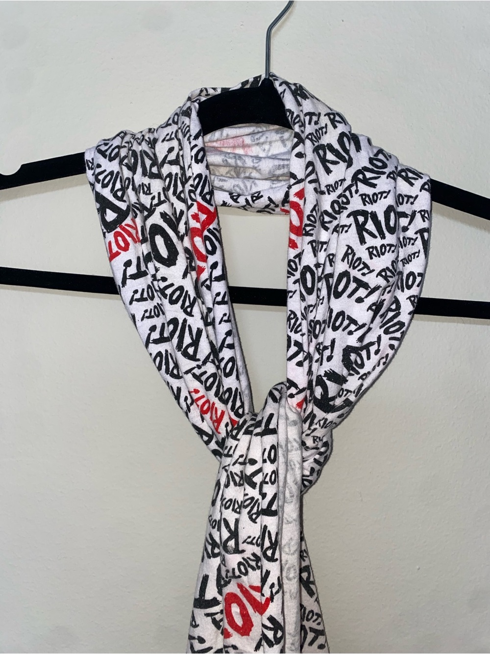 Paramore Riot Scarf - Picture 2 of 4